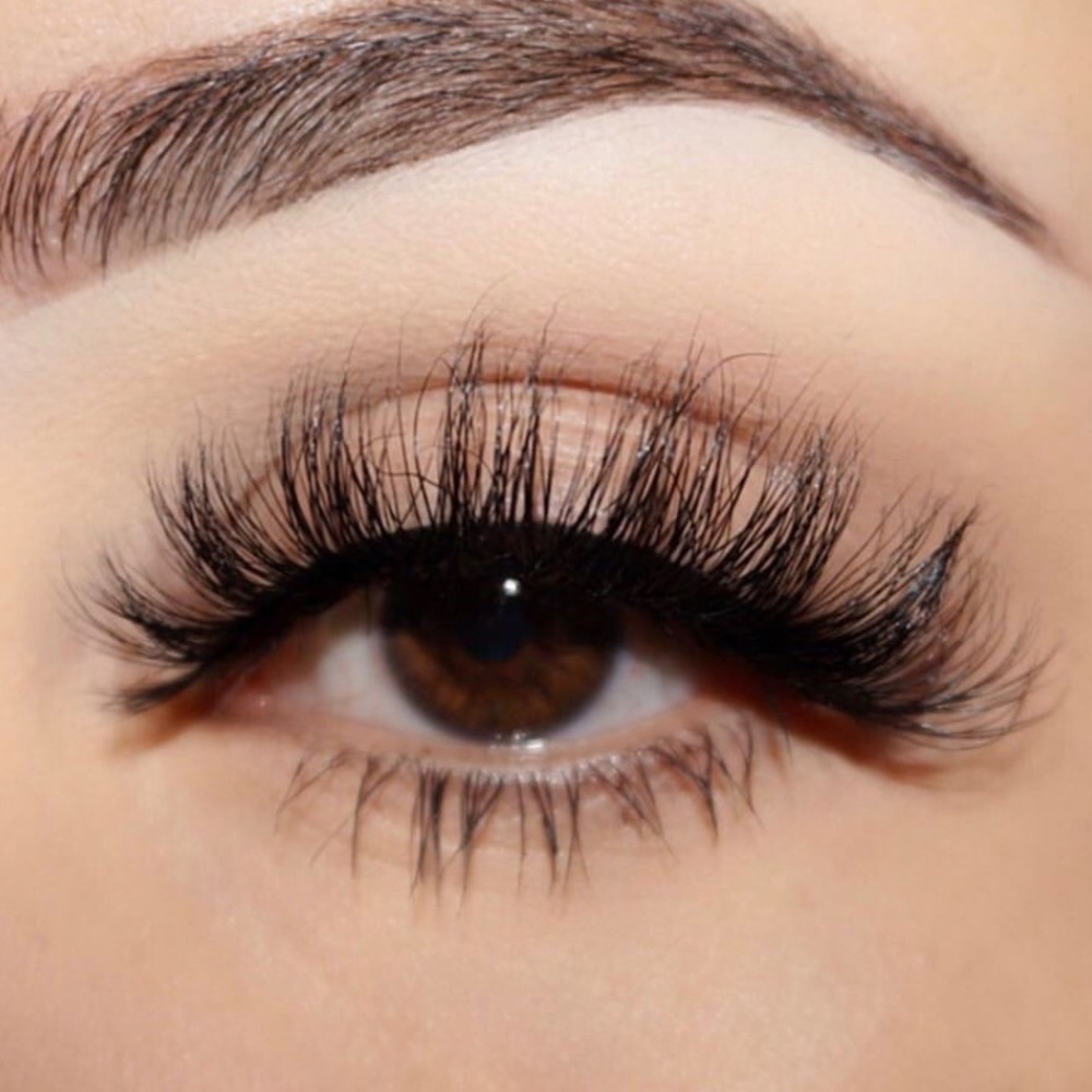 Mink lashes @lashdriipp on Instagram